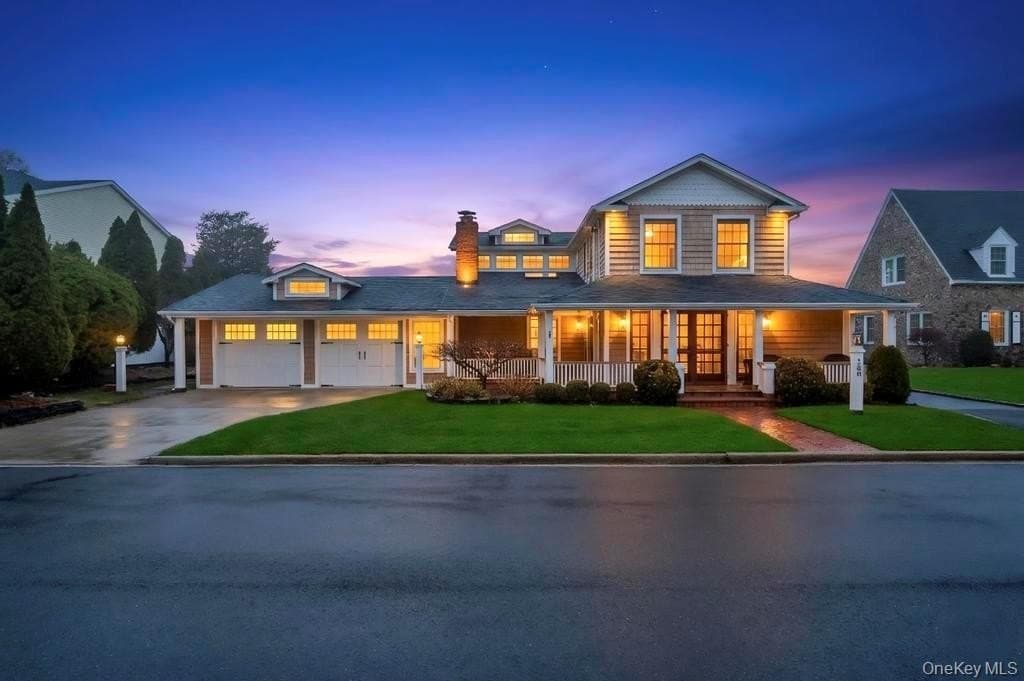 4 bedroom house for sale at 136 Harrison Ave Bethpage - $999,999