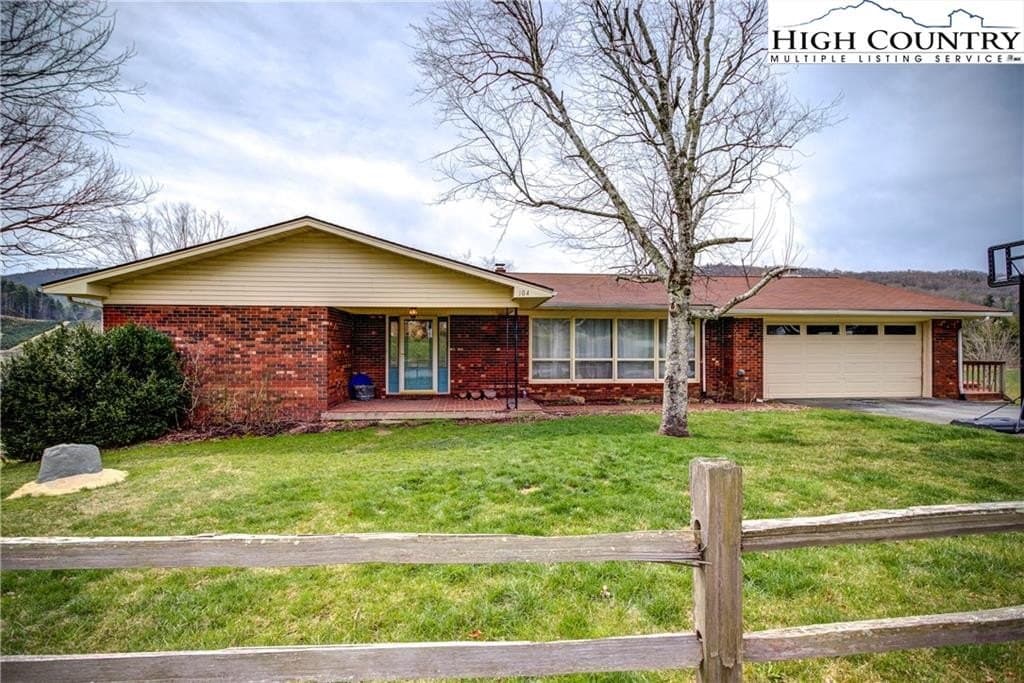 3 bedroom house for sale at 304 Evergreen Ln Boone - $635,000