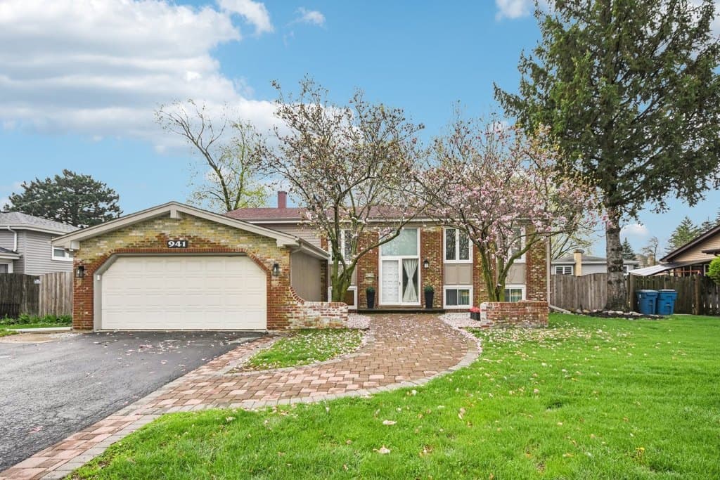 5 bedroom house for sale at 941 W Army Trail Blvd Addison - $529,900
