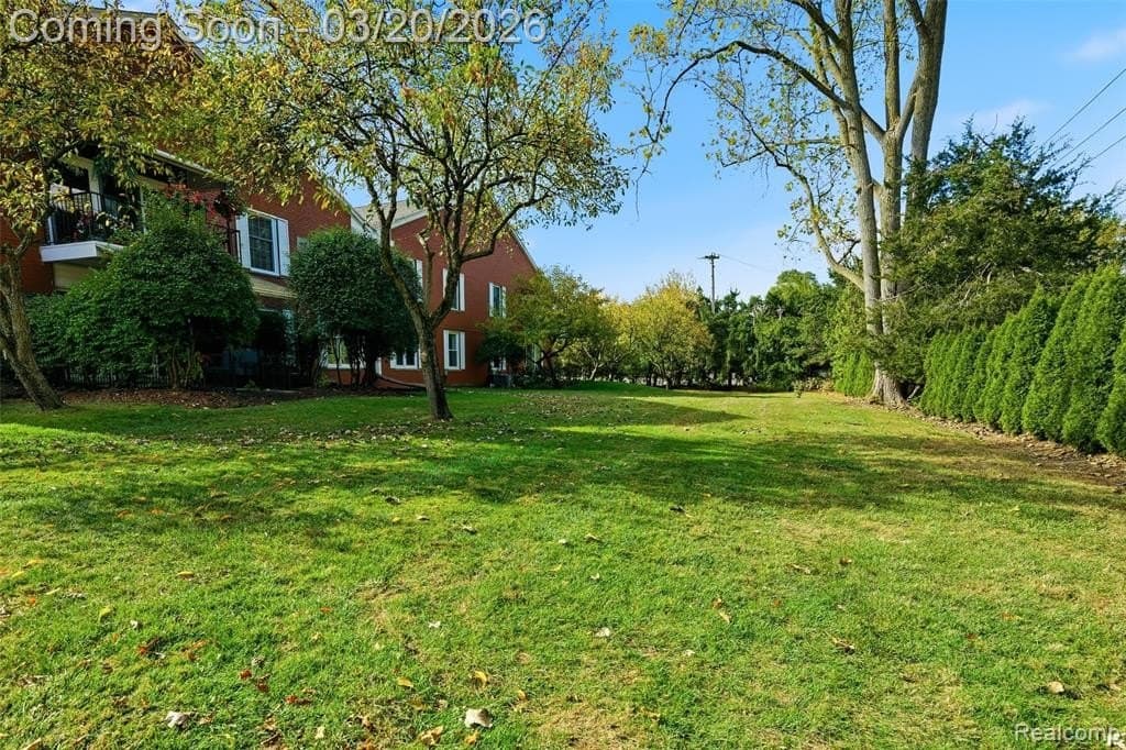 2 bedroom condo for sale at 19710 W 13 Mile Rd Apt 107 Beverly Hills - $290,000