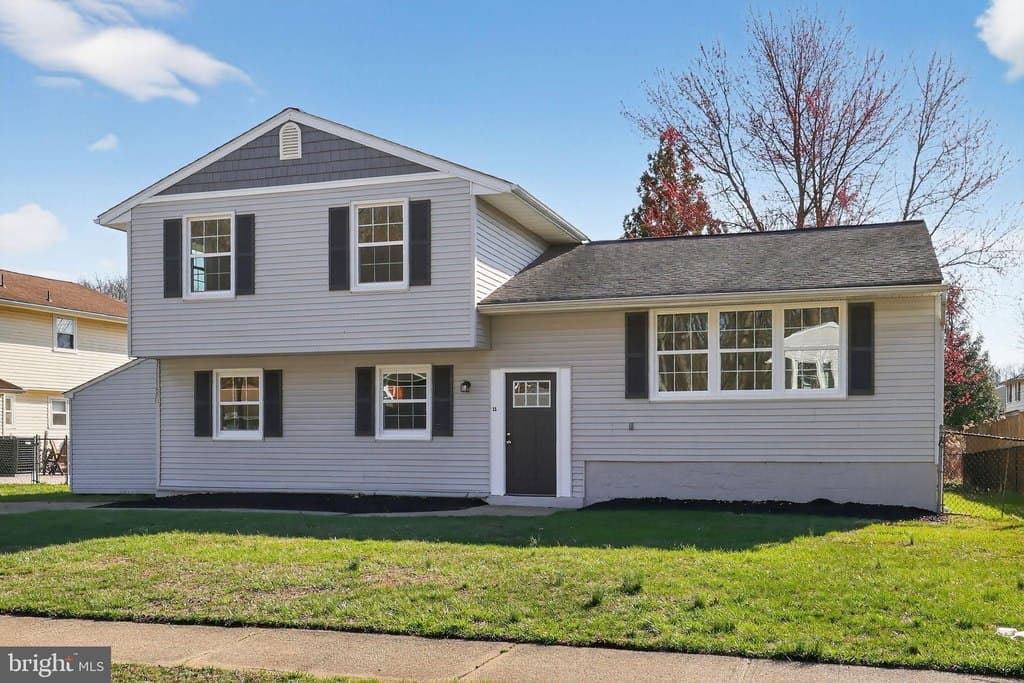 4 bedroom house for sale at 11 N Skyward Dr Newark 19713 - $399,900