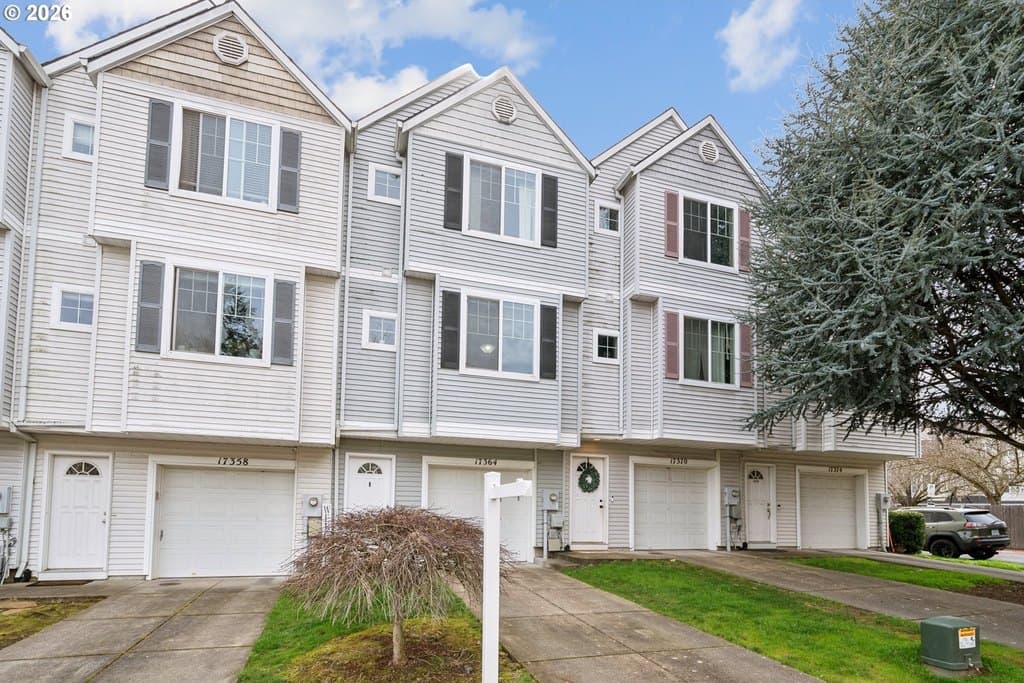 2 bedroom townhouse for sale at 17364 SW Novato Ln Beaverton - $345,000