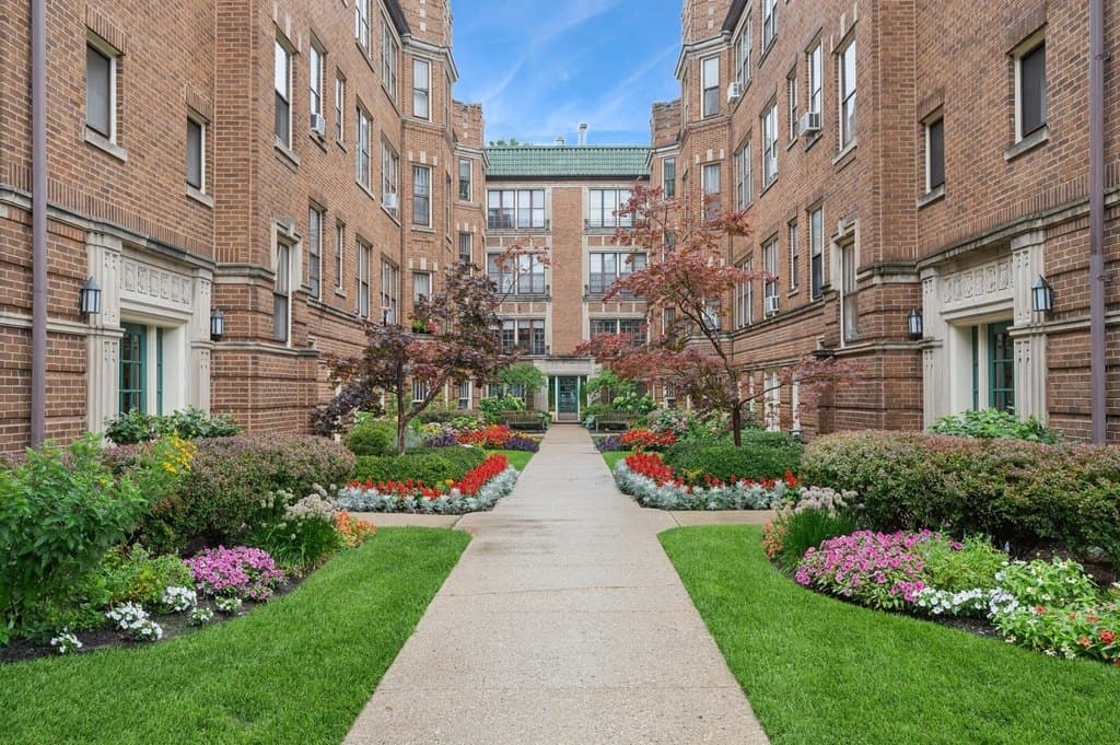 2 bedroom condo for sale at 721 Hinman Ave Apt 2W Evanston 60202 - $305,000