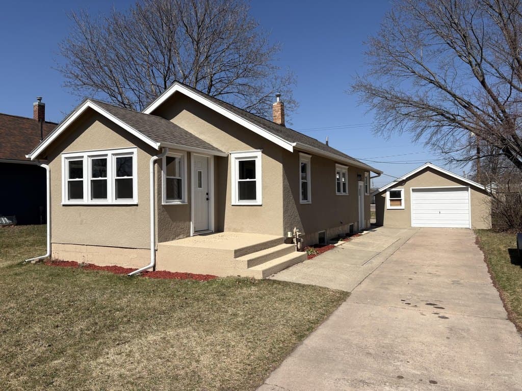 2 bedroom house for sale at 318 W 12th Ave Mitchell 57301 - $179,900