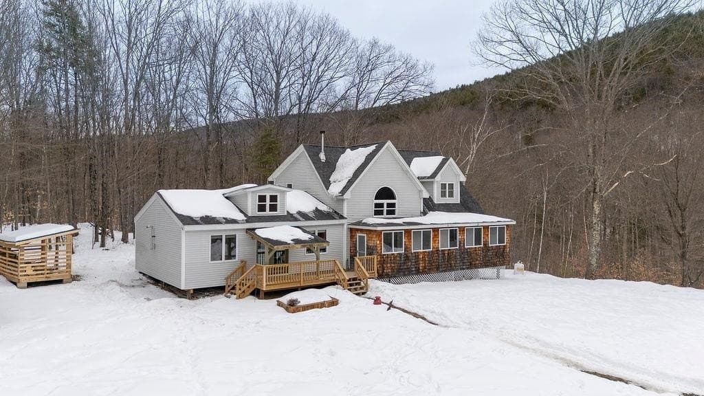 3 bedroom house for sale at 570 County Rd Bradford - $569,000