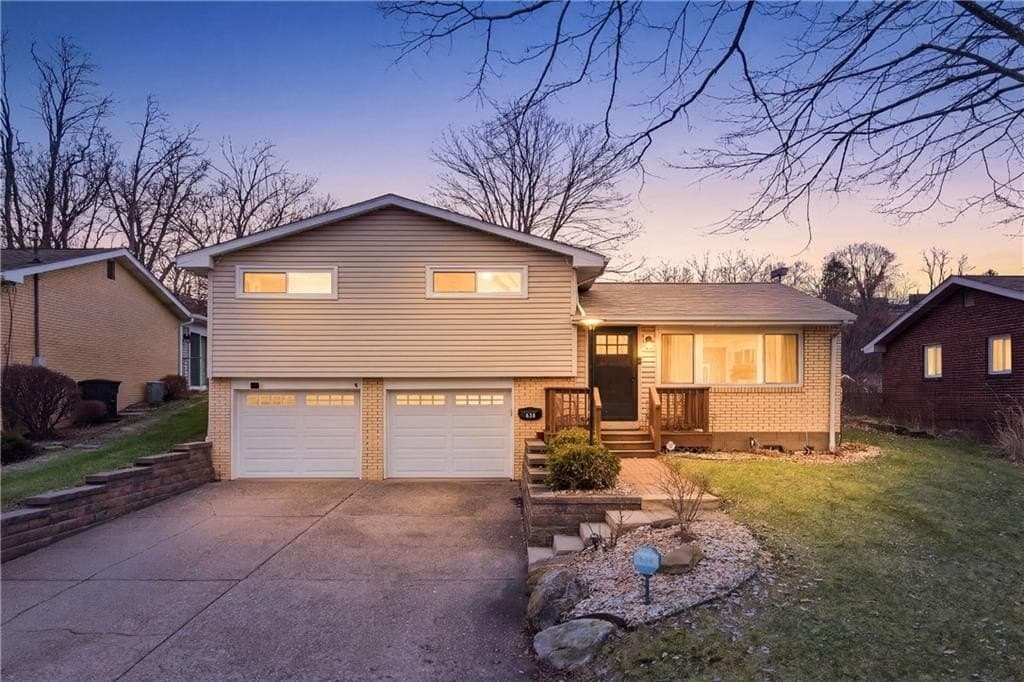 3 bedroom house for sale at 836 Lindenwood Dr Castle Shannon - $295,000