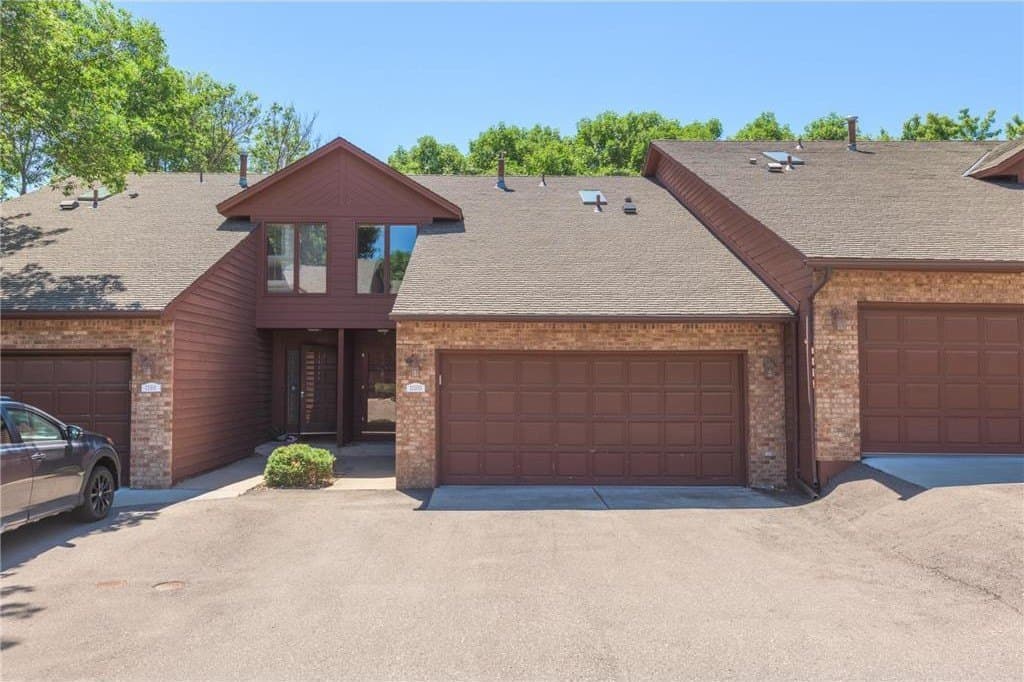 3 bedroom townhouse for sale at 13303 Morgan Ave S Burnsville 55337 - $325,000
