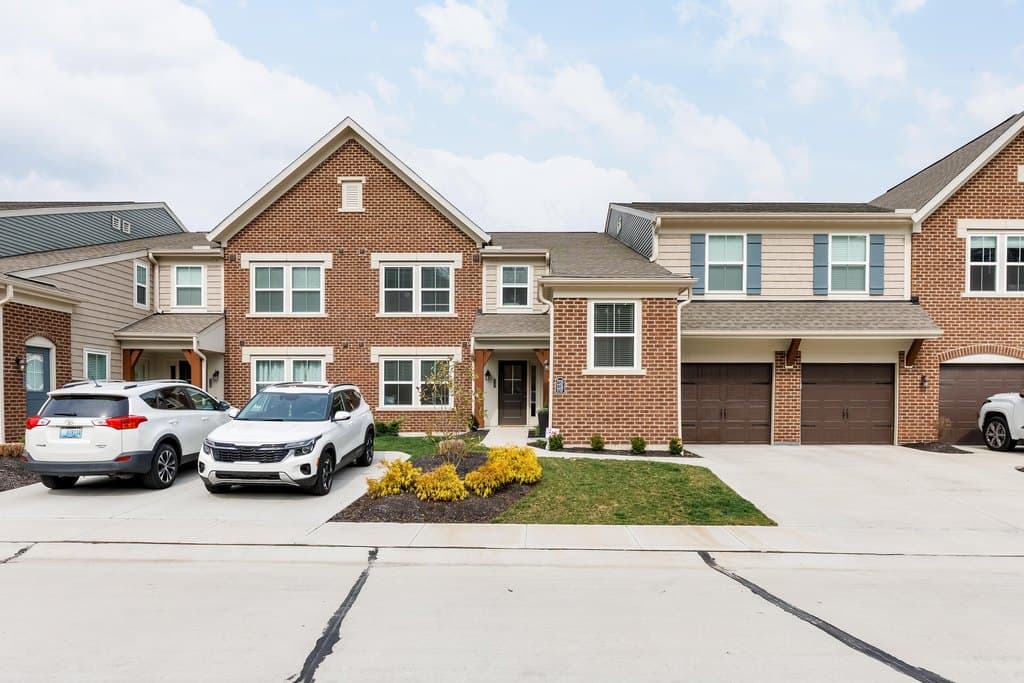 2 bedroom condo for sale at 7737 Devonshire Dr Alexandria - $264,900