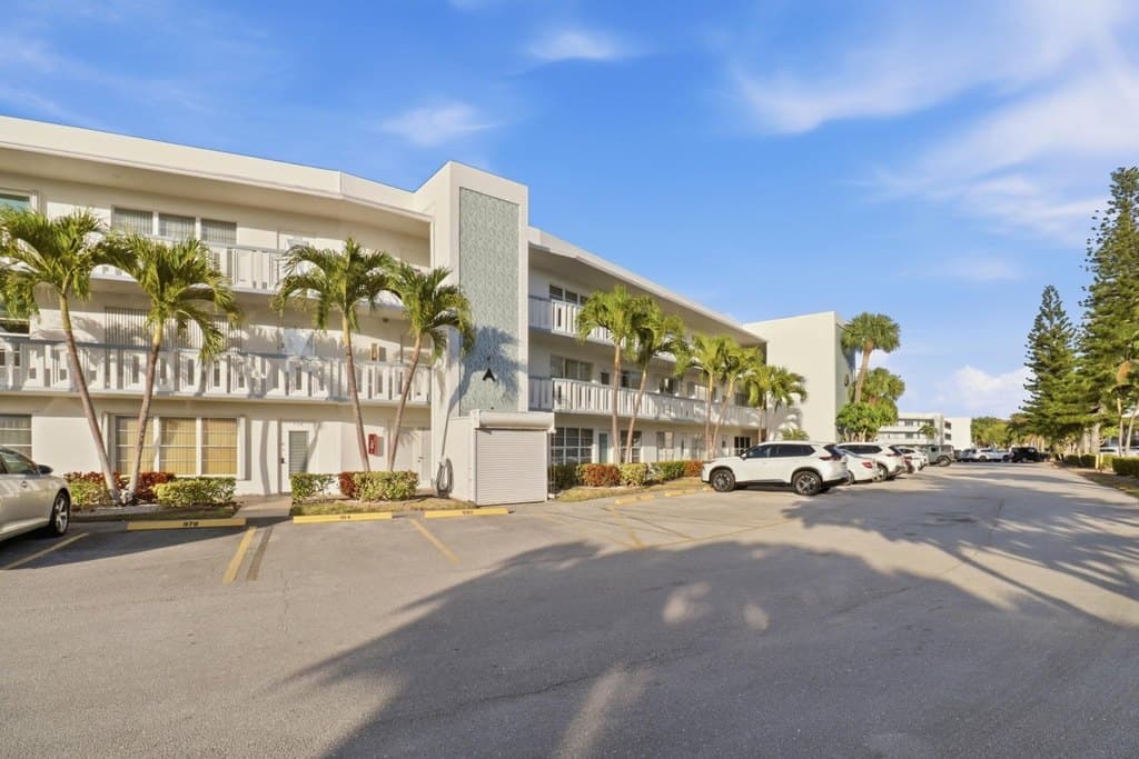 1 bedroom condo for sale at 307 Wellington A West Palm Beach - $99,000