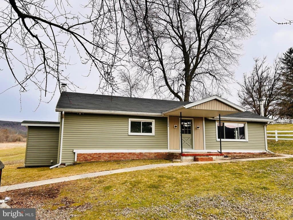 3 bedroom house for sale at 104 Apple Butter Rd Aaronsburg - $179,000