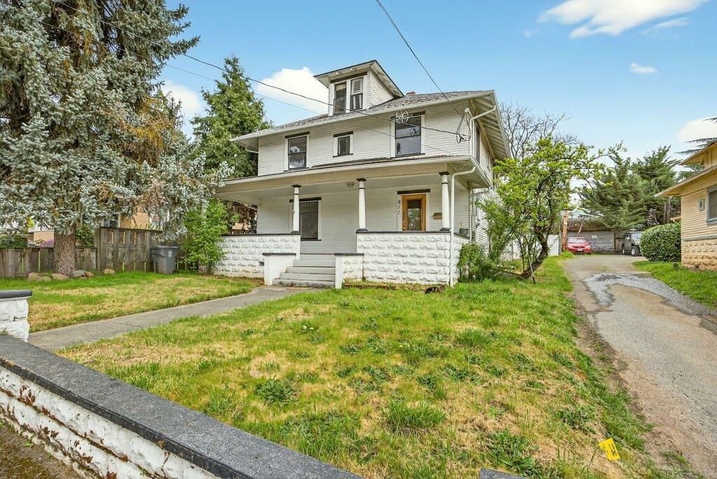 4 bedroom house for sale at 811 NW 5th St Grants Pass 97526 - $314,580