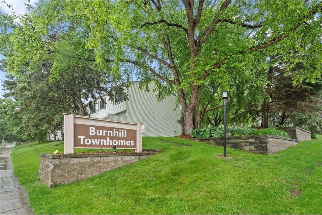 3 bedroom townhouse for sale at 695 E Burnsville Pkwy Unit 19 Burnsville 55337 - $199,000