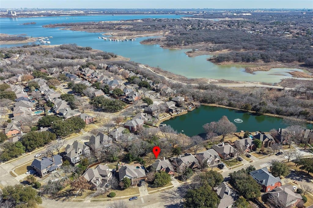 3 bedroom house for sale at 2718 Hidden Lake Dr Grapevine 76051 - $714,900