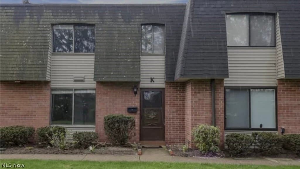 2 bedroom condo for sale at 216 Moore Rd Apt 3K Avon Lake 44012 - $132,500