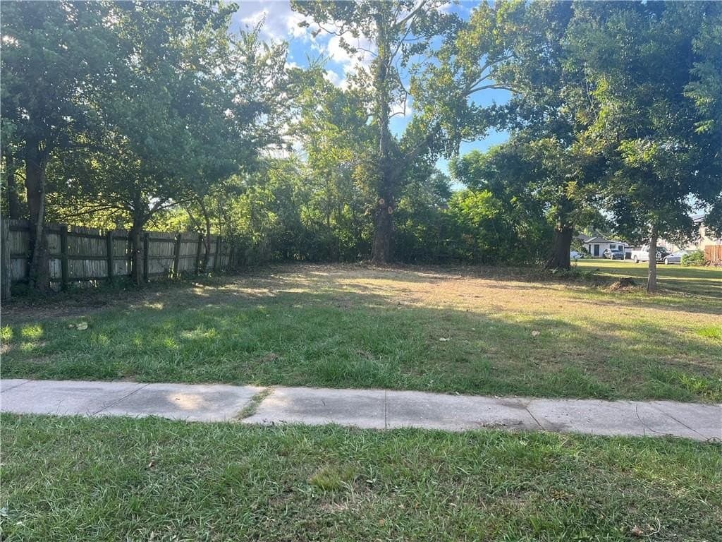 land for sale at 58 E Claiborne Sq Lot 33 Chalmette - $35,000
