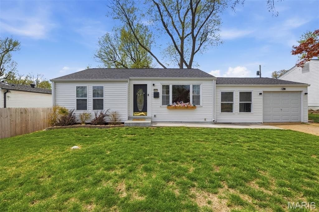 3 bedroom house for sale at 8517 Ava Dr Affton - $290,000