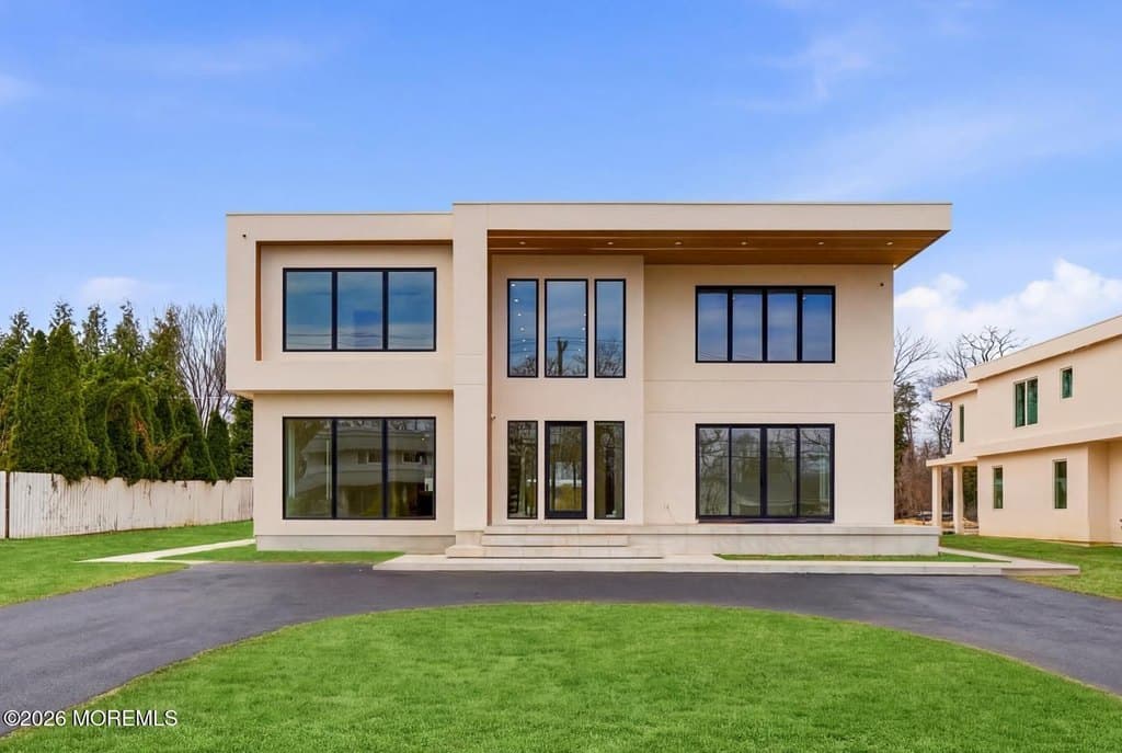 7 bedroom coop for sale at 46 Whale Pond Rd Oakhurst - $4,150,000