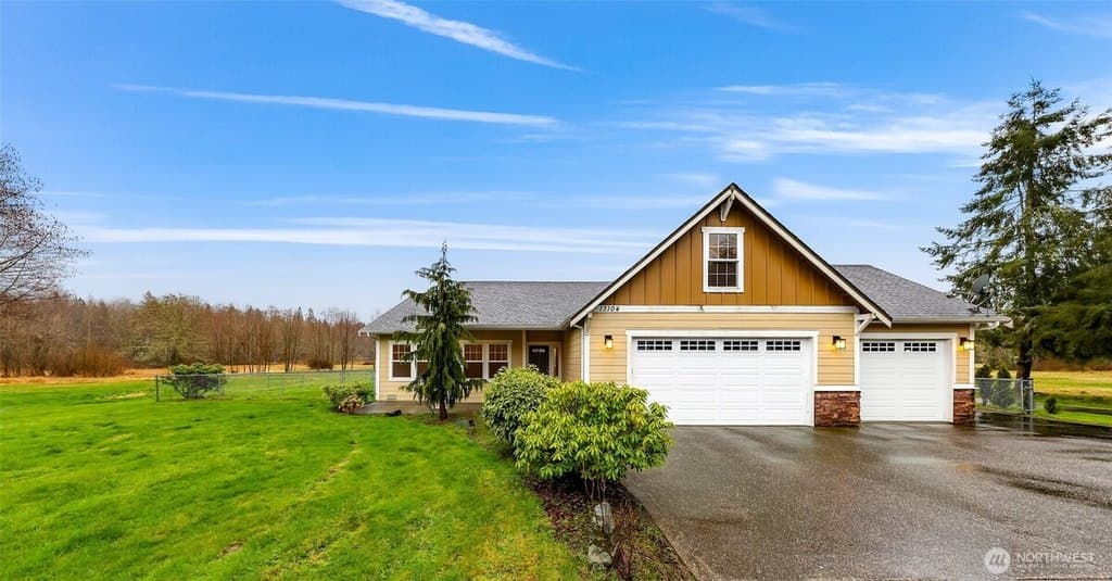 3 bedroom house for sale at 13104 Jim Creek Rd Arlington Heights - $800,000