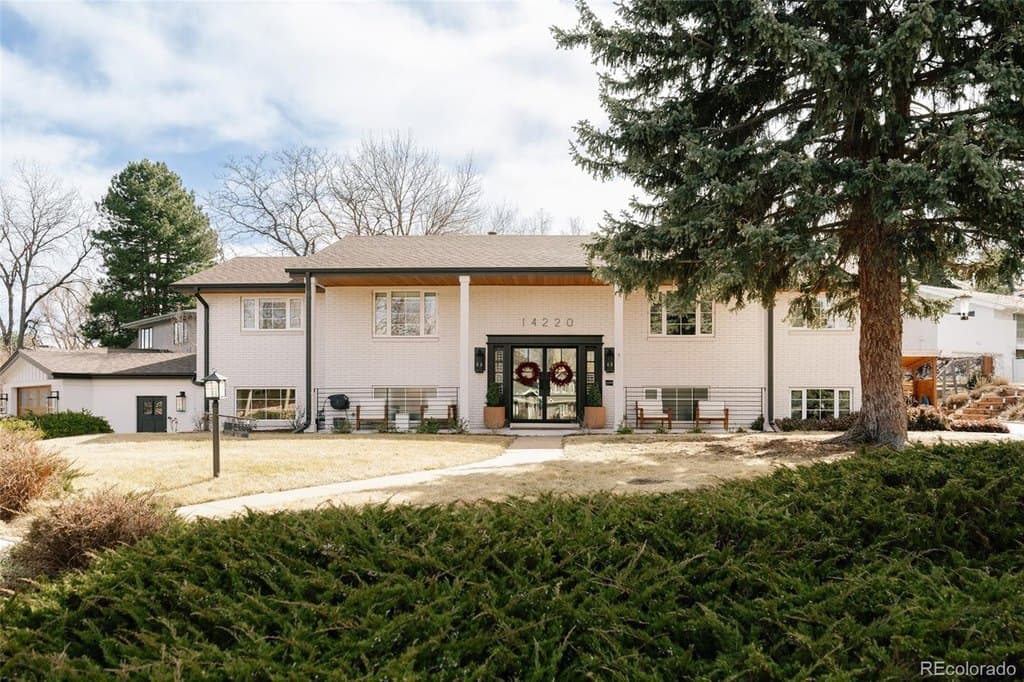 7 bedroom house for sale at 14220 Berry Rd Applewood - $2,000,000