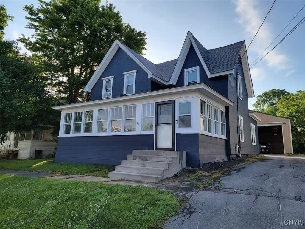 4 bedroom house for sale at 36 High St Alexandria Bay - $329,000