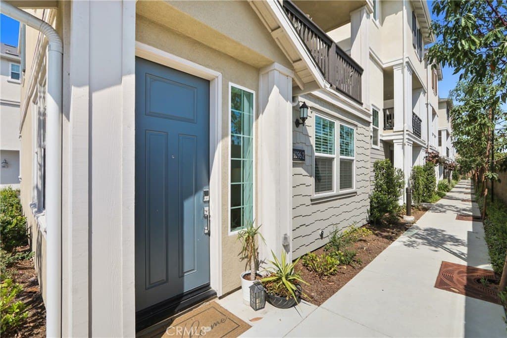 4 bedroom house for sale at 1096 N Anaheim Blvd Anaheim - $1,079,000