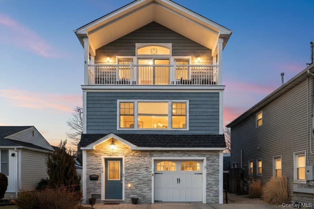 3 bedroom house for sale at 24 North Blvd Bay Park - $875,000