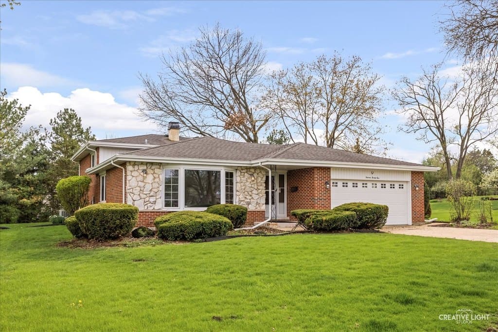 4 bedroom house for sale at 1321 Iroquois Ln Darien 60561 - $515,000