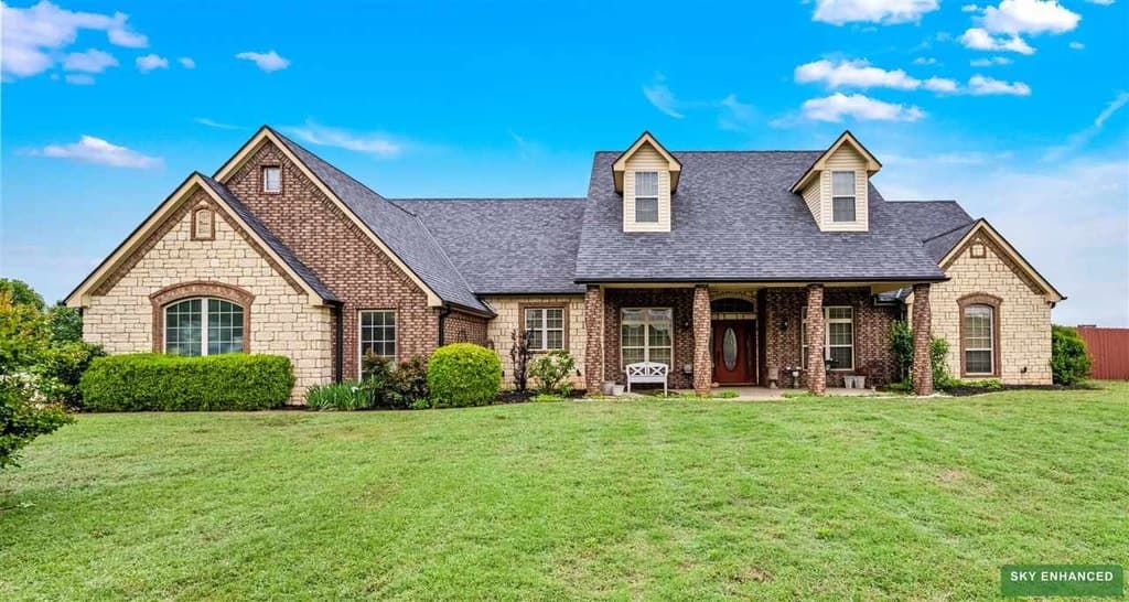 4 bedroom house for sale at 1220 Cypress Ln Elgin 73538 - $395,000