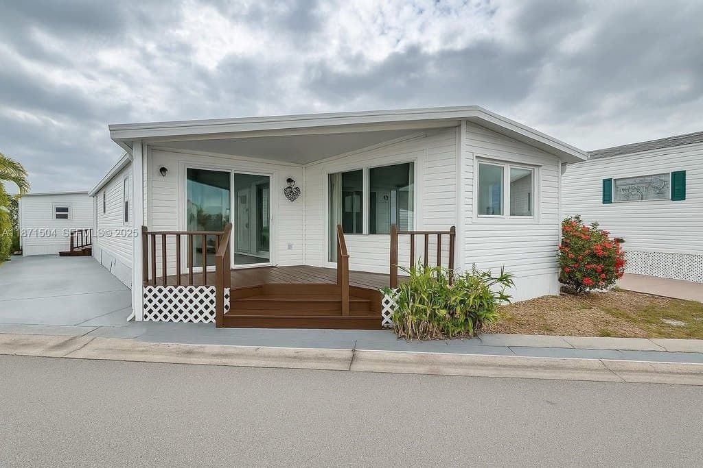 2 bedroom multi-family for sale at 204 Flamingo Dr Unit 1 Briny Breezes - $235,000