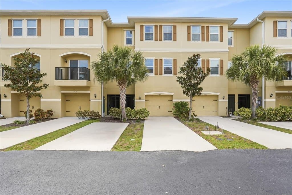 2 bedroom townhouse for sale at 5523 Yellowfin Ct New Port Richey 34652 - $274,999