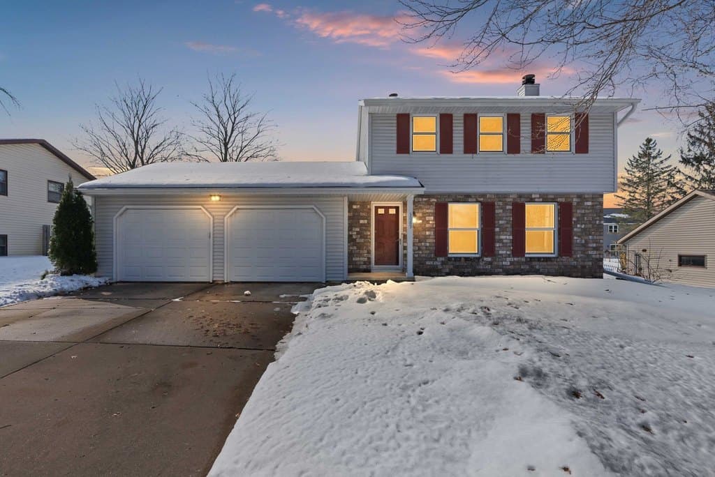 3 bedroom house for sale at 3089 Ferndale Dr Green Bay 54313 - $350,000