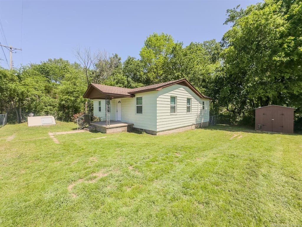 3 bedroom house for sale at 210 N Meadors Ave Ada - $115,000