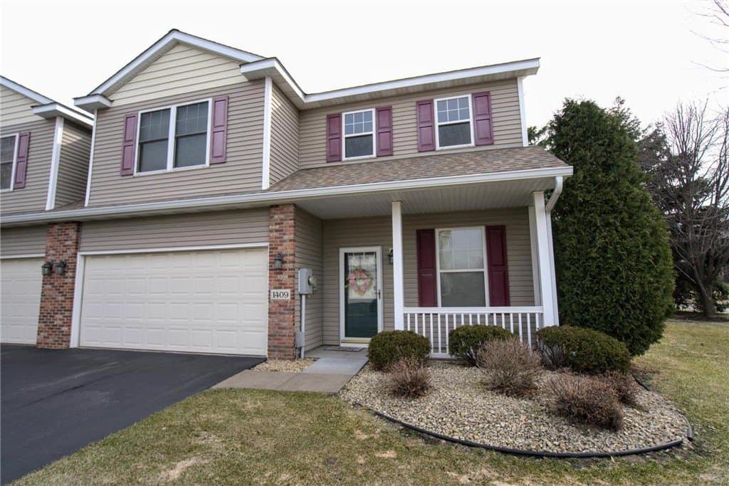 2 bedroom townhouse for sale at 1409 131st Ave NE Blaine - $269,900