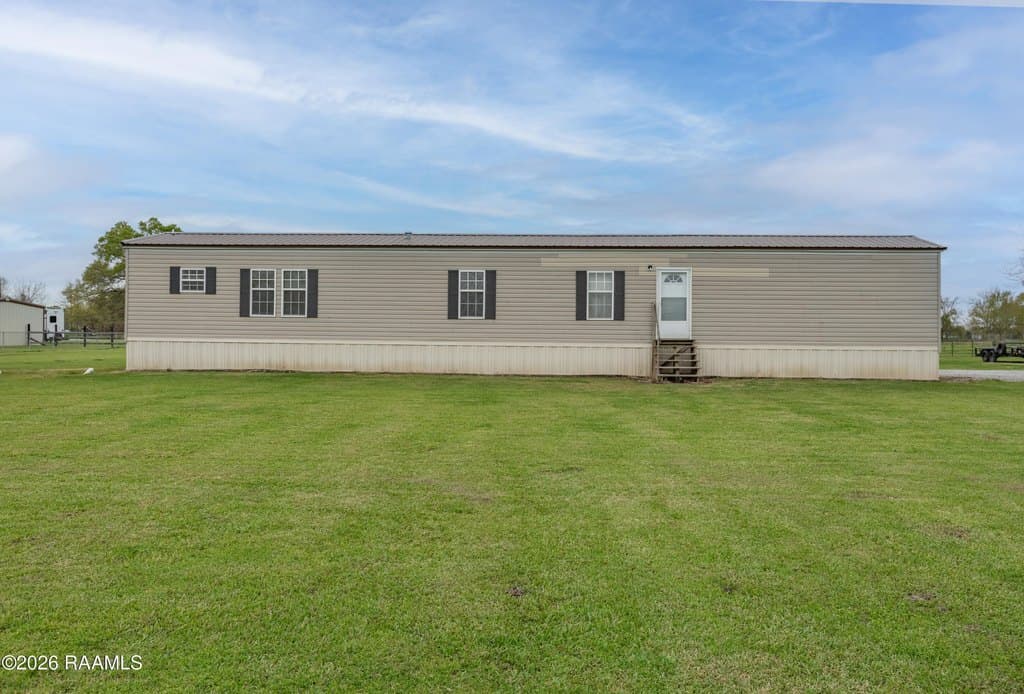 3 bedroom mobile home for sale at 723 Hebert Rd Arnaudville - $218,000