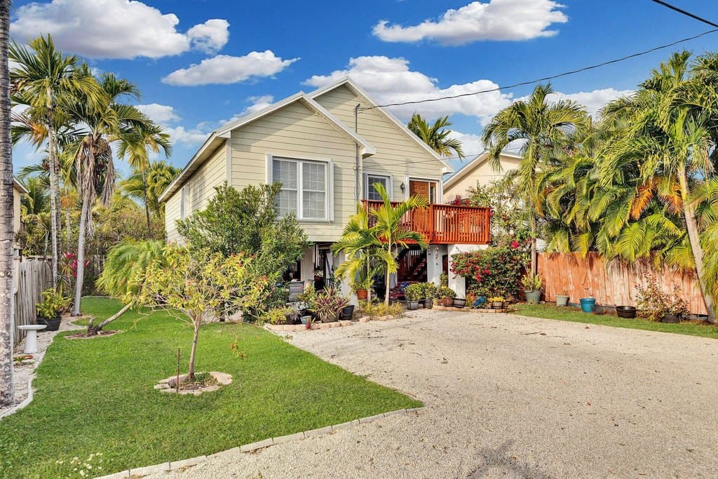 3 bedroom house for sale at 307 Avenue B Big Coppitt Key - $759,000