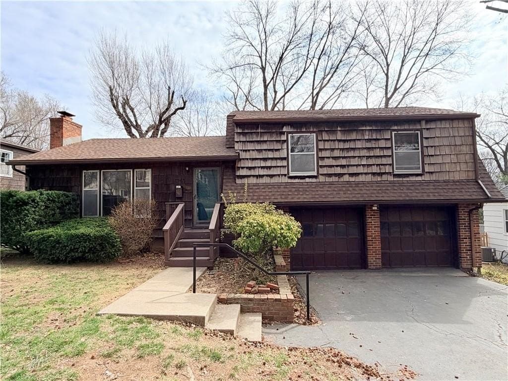3 bedroom house for sale at 7545 Aberdeen Rd Prairie Village 66208 - $340,000
