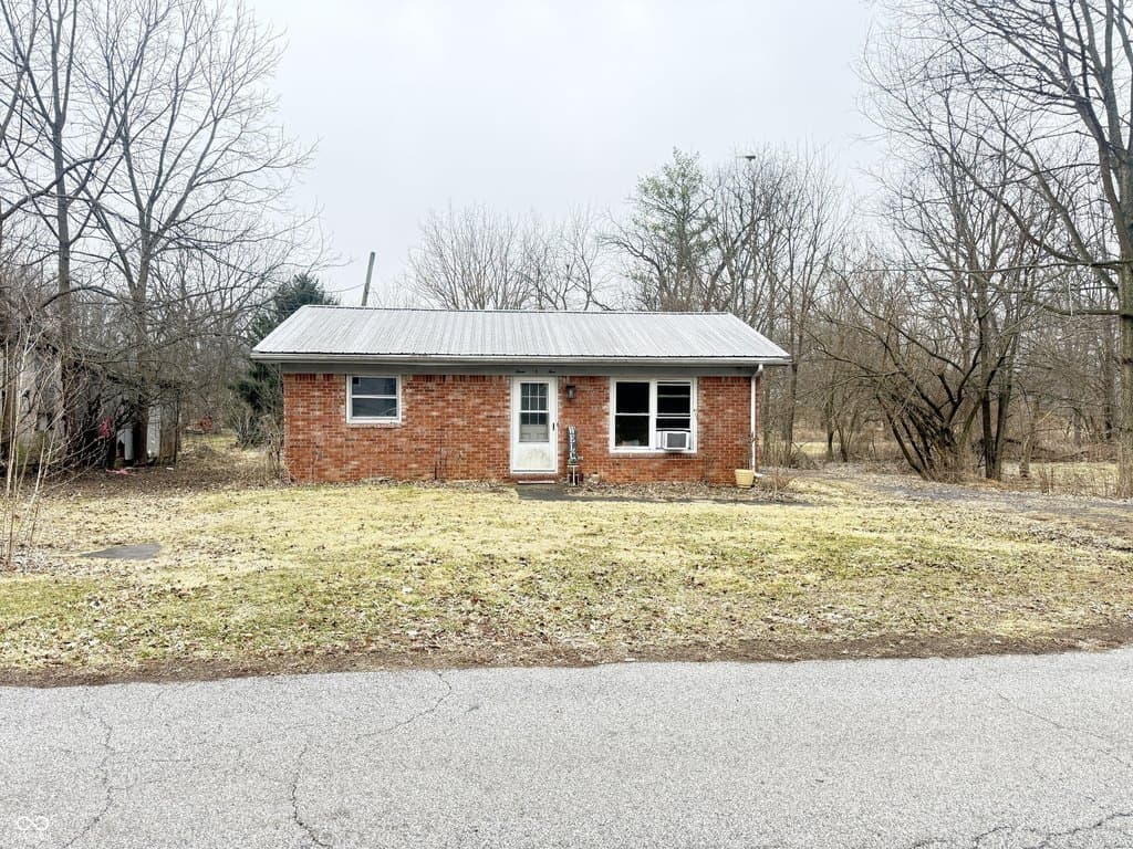 2 bedroom house for sale at 305 E Union St Waynetown - $140,000