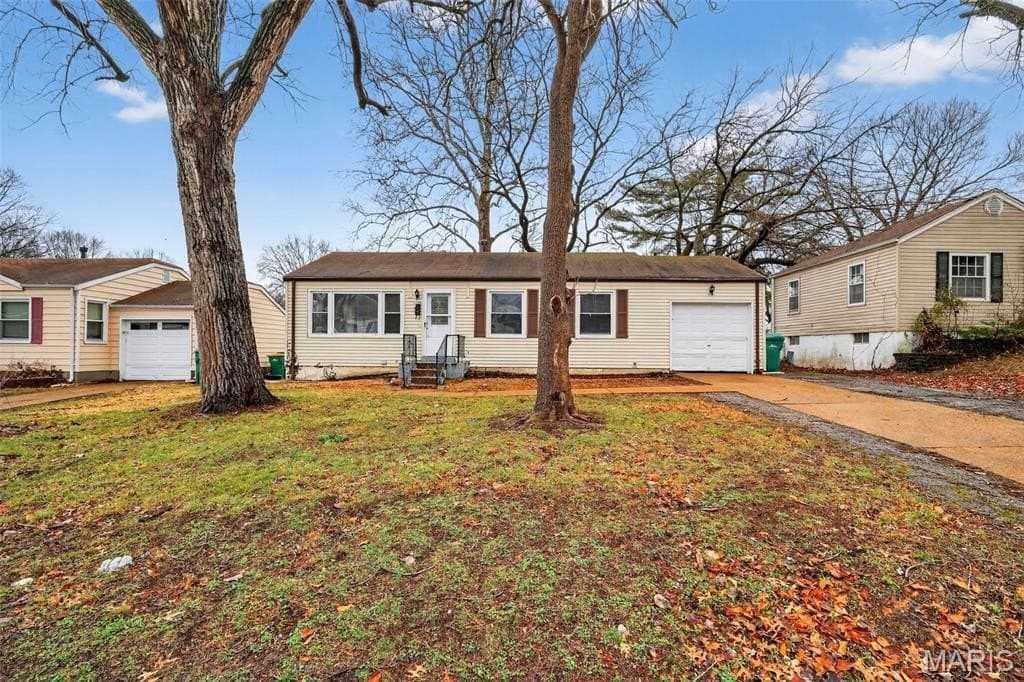 3 bedroom house for sale at 1128 Grenshaw Dr Bellefontaine Neighbors - $109,900