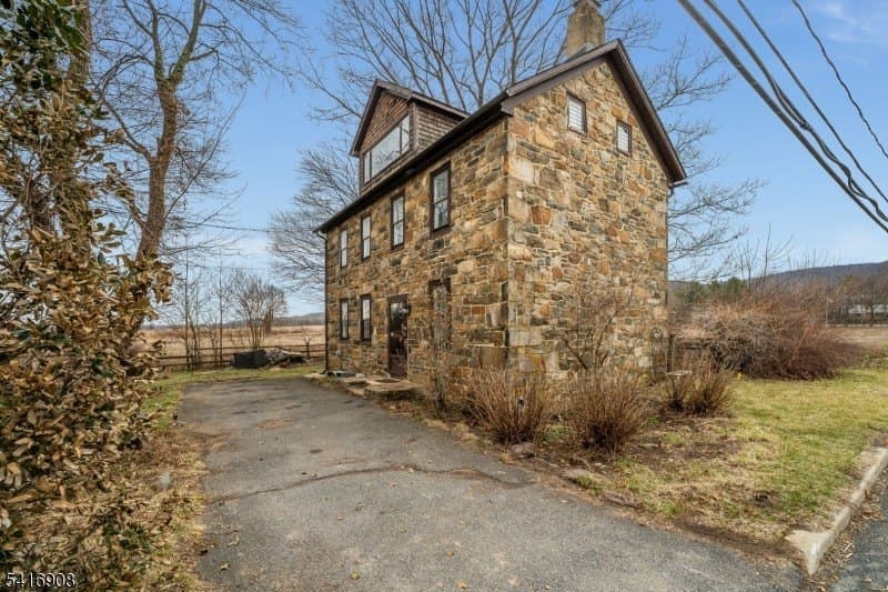 2 bedroom house for sale at 30 Asbury Broadway Rd Broadway - $355,000
