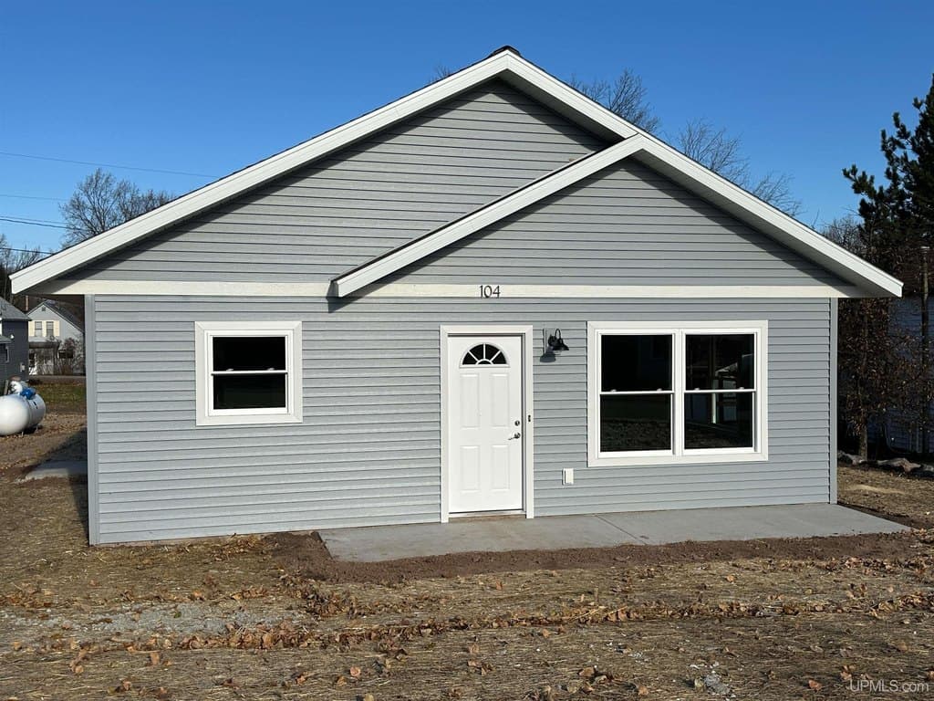 2 bedroom house for sale at 104 Schneider Ave Big Bay - $189,900