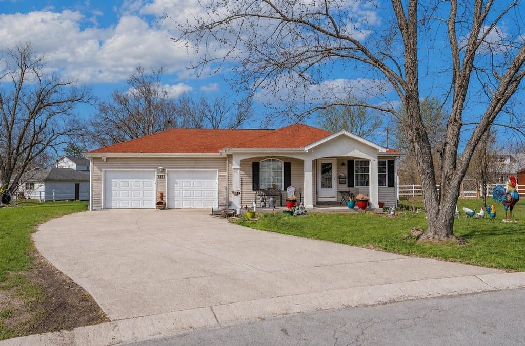 6 bedroom house for sale at 819 N Conway Ave Marshall 65340 - $325,000