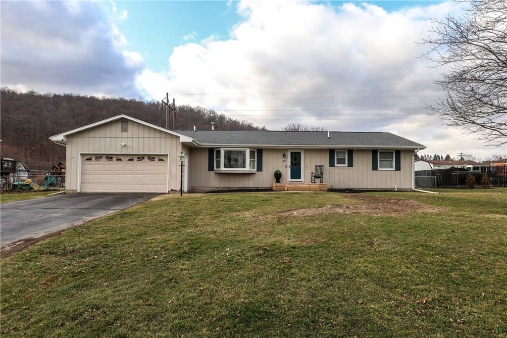 3 bedroom house for sale at 47 Groff Rd Big Flats - $315,000