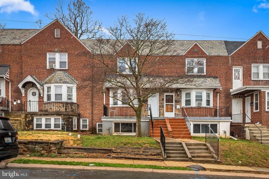 4 bedroom townhouse for sale at 118 Cherrydell Rd Catonsville - $280,000