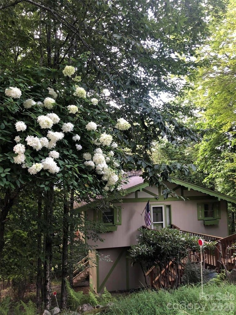 3 bedroom house for sale at 210 Overbrook Trl Beech Mountain - $399,000