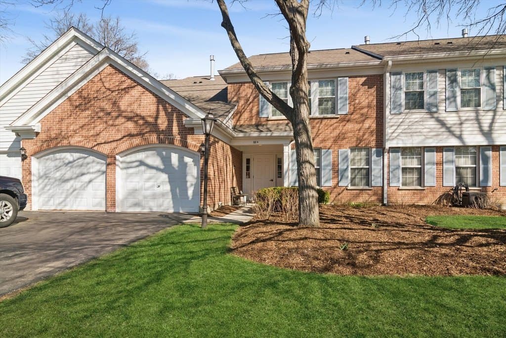 2 bedroom condo for sale at 584 Edinburgh Ln Apt A Prospect Heights 60070 - $384,900