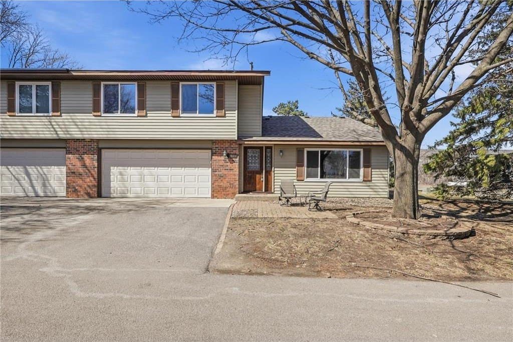 2 bedroom townhouse for sale at 1811 Knox Dr Burnsville 55337 - $249,900
