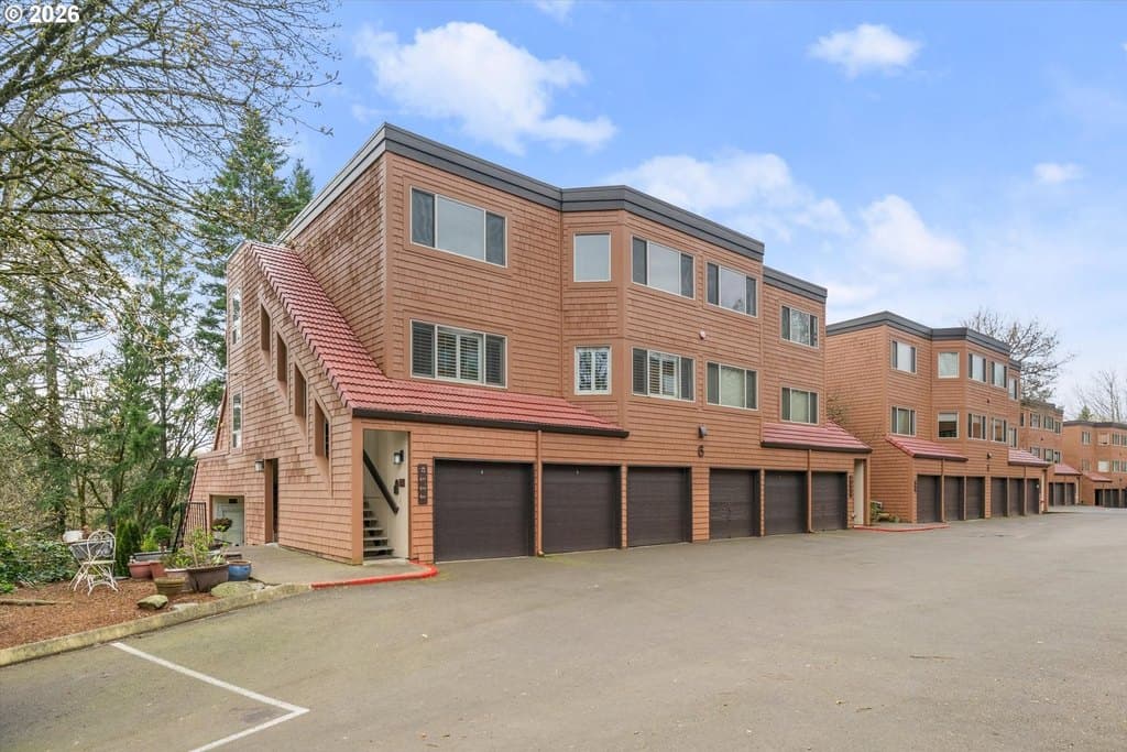 2 bedroom condo for sale at 47 Oswego Smt Lake Oswego 97035 - $349,000