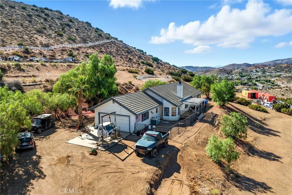 4 bedroom house for sale at 34215 Simla Rd Acton - $859,999