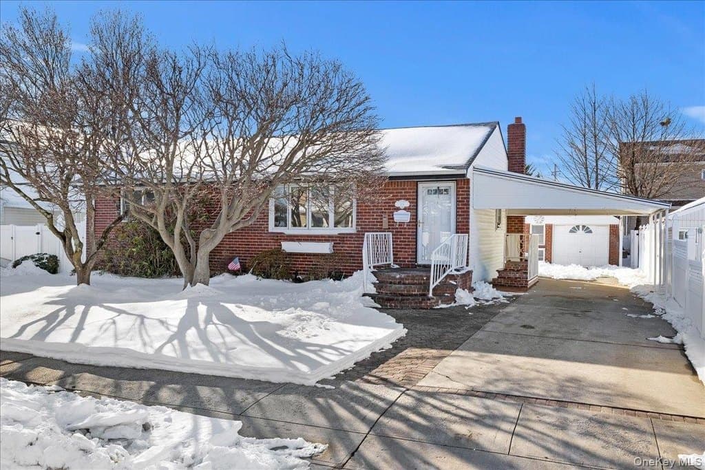 3 bedroom house for sale at 119 S 6th St Bethpage - $729,000