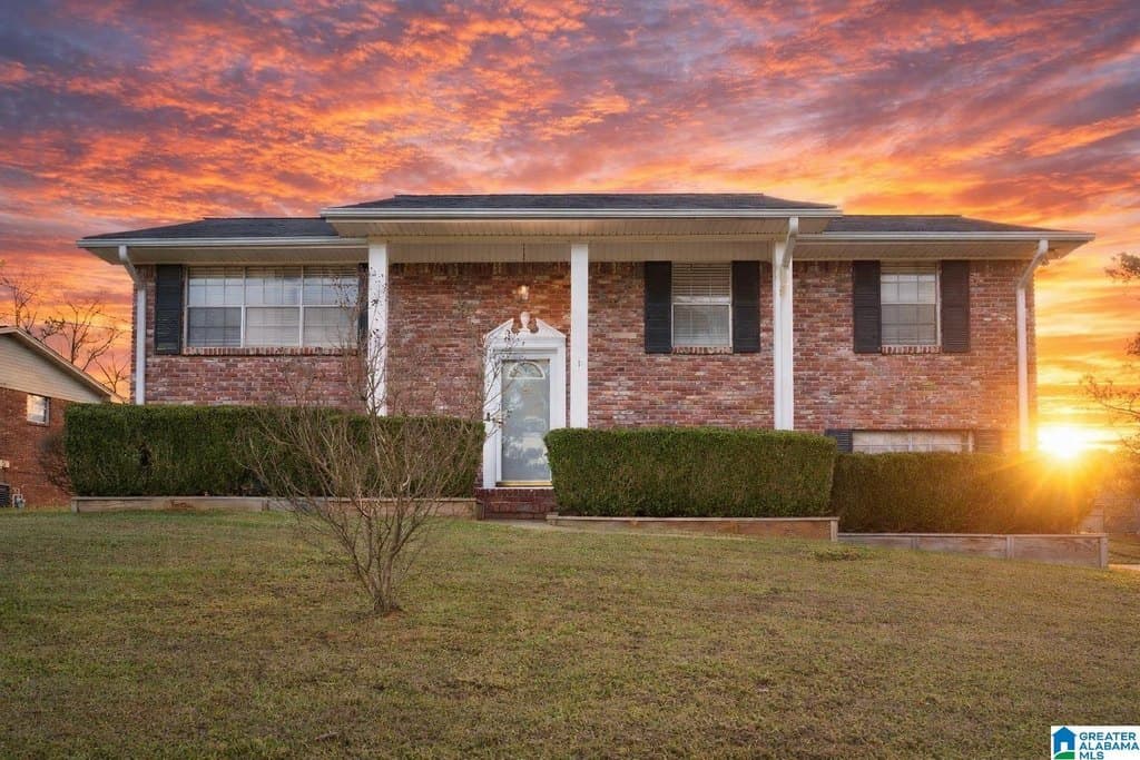 3 bedroom house for sale at 5509 Valleyview Trl Adamsville - $229,999
